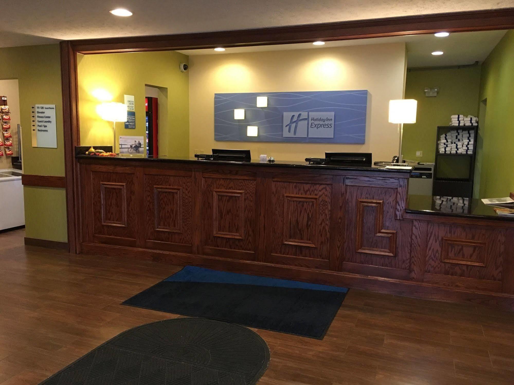 Holiday Inn Express Hotel & Suites Cadillac By Ihg Exteriér fotografie